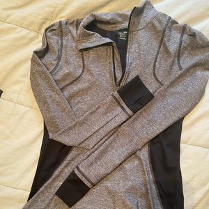 Like new. Champion quarter zip